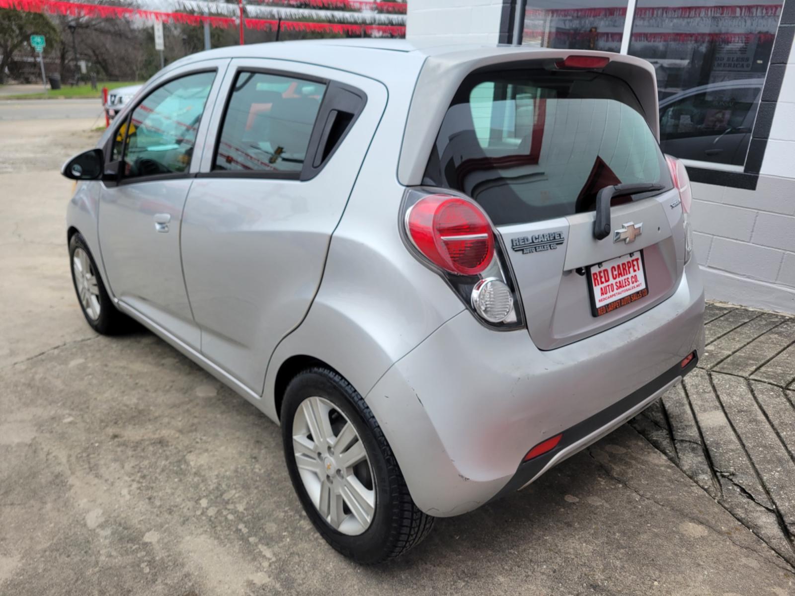 2014 SILVER /Black Chevrolet Spark 1LT Auto (KL8CD6S93EC) with an 1.2L L4 16V DOHC engine, Continuously Variable Transmission transmission, located at 503 West Court, Seguin, TX, 78155, (830) 379-3373, 29.568621, -97.969803 - 2014 Chevrolet Spark LT with a 1.2L L4 16V DOHC, Automatic, Tilt, Cruise, AM/FM/CD/AUX Touchscreen Stereo, Power Windows, Locks and Side Mirrors, Automatic Headlights, Alloy Wheels, Rear Wiper, Rear Defroster and more!! - Photo #3